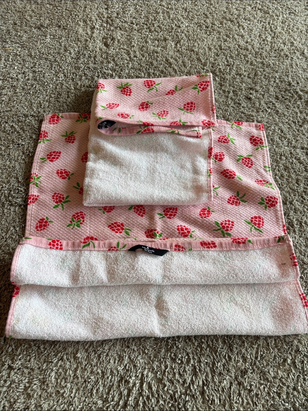 Kate spade pink Strawberry Print towels Set 26inx18